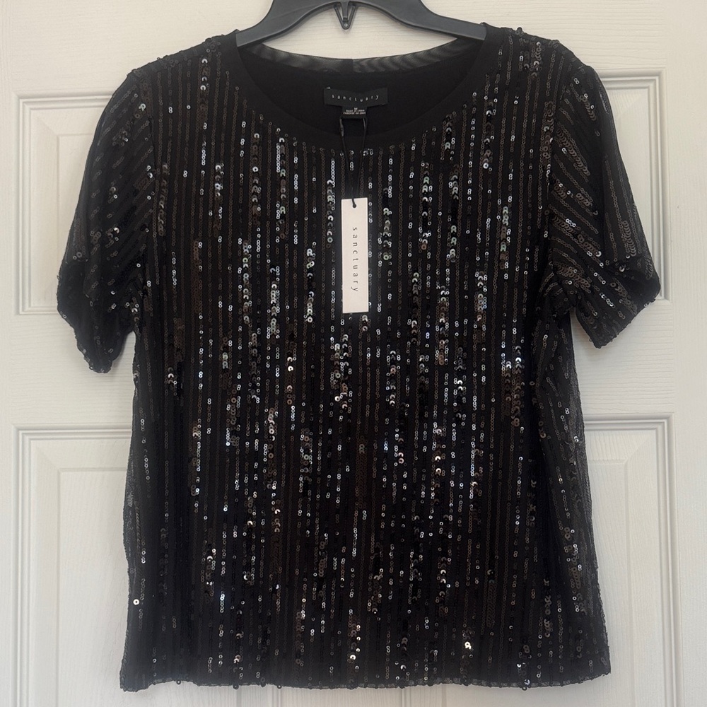 NWT Sanctuary Black Sequin Short Sleeve  Fully Underlined Top. Size M.